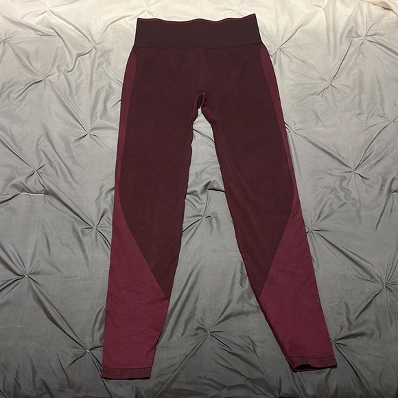 Victoria’s Secret Pink Seamless Work Out Tight Plum Purple Leggings Small - Picture 3 of 6